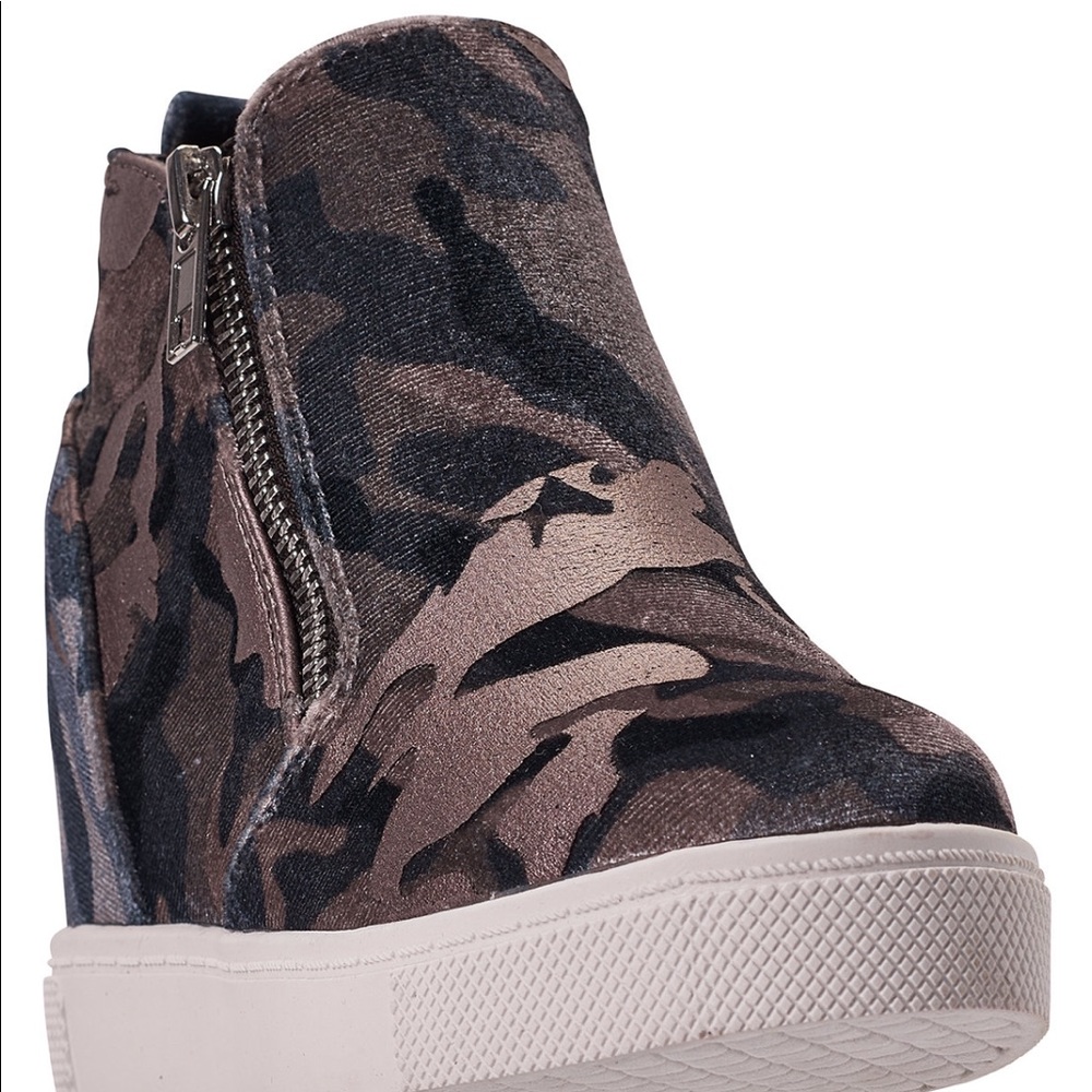 ✨SALE SALE SALE✨Girls Steve Madden wedges